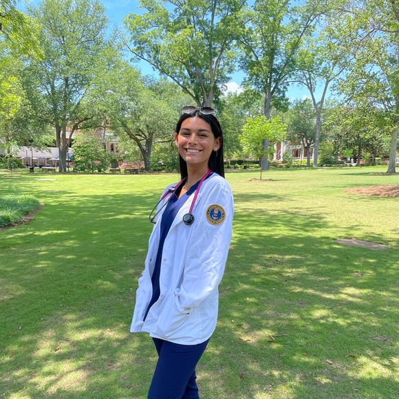 Meet your Posher, Megan - Picture 2 of 2